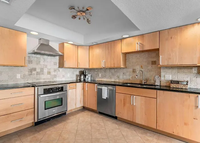 Gulf-Front 3Br With Huge Balcony, Pool And Private Garage * Clearwater Beach
