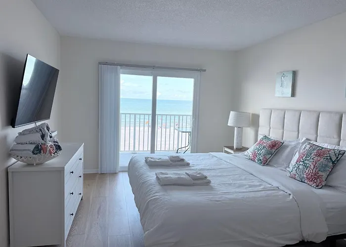 Apartment Gulf-front 3br With Huge Balcony, Pool And Private Garage
