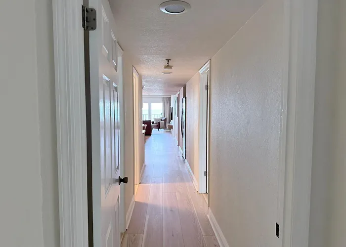 Gulf-front 3br With Huge Balcony, Pool And Private Garage * Clearwater Beach